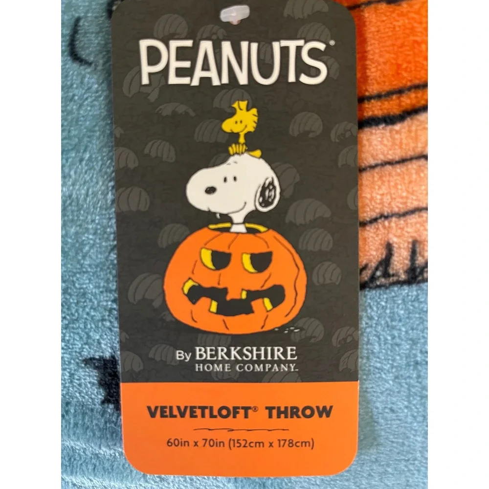 Peanuts Snoopy Velvetloft Blue Throw Blanket Fall Pumpkin Bats  60 in X 70 in